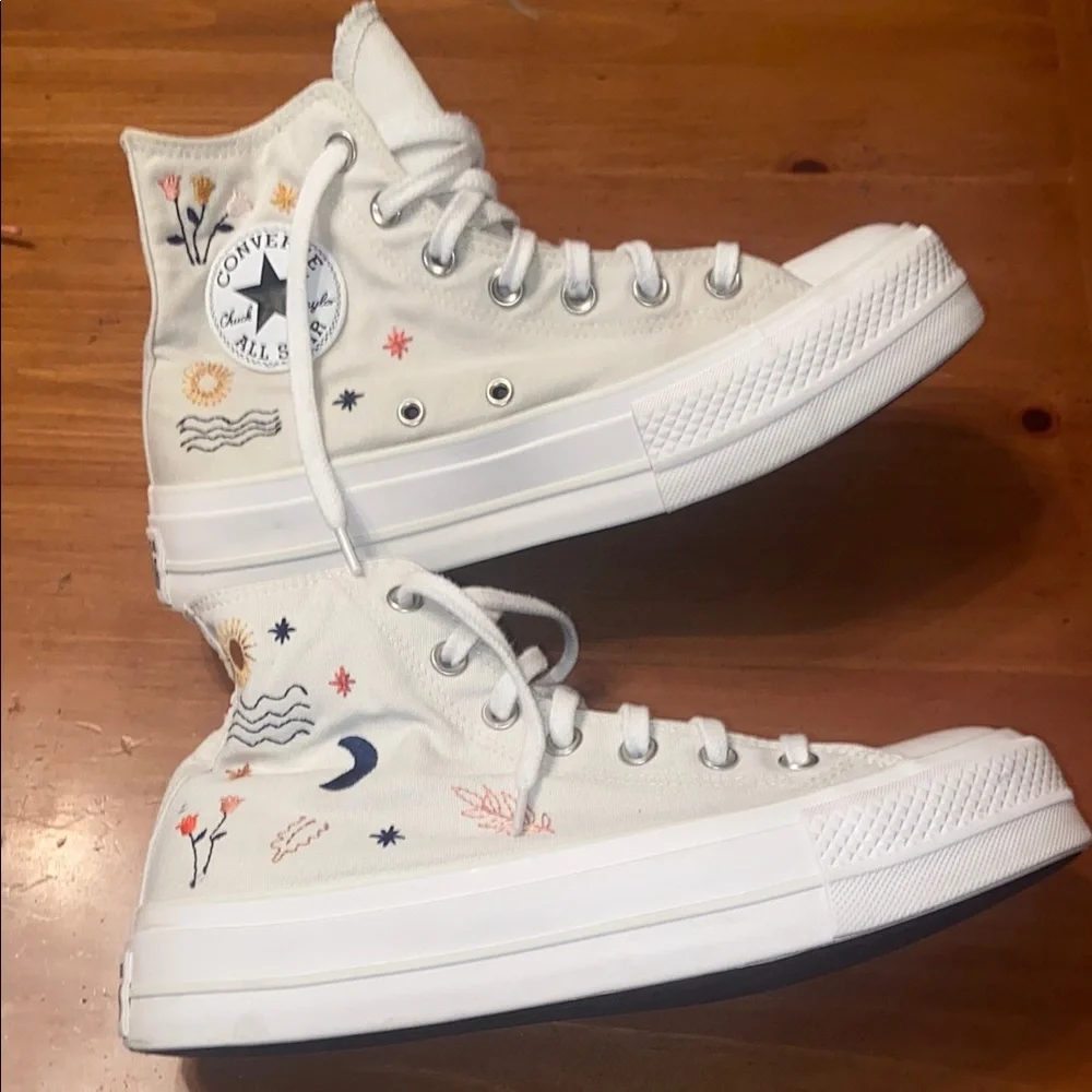 Chuck Taylor All Star Lift Platform It's Okay To Wander size 8.5 women